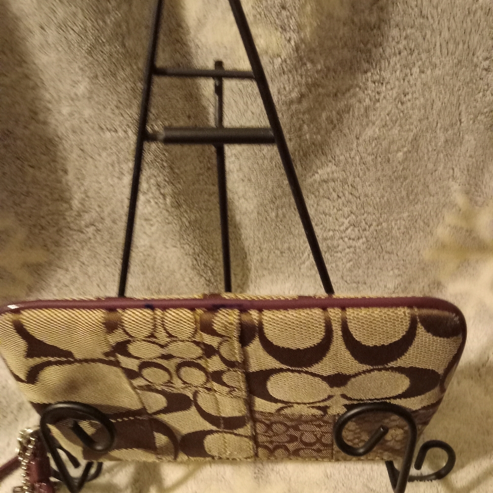 Coach Patchwork Brown Signature C Logo Wrislet/Plum Leather Trim EUC - Picture 3 of 5